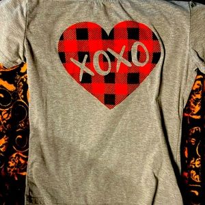 Gray Buffalo Plaid XOXO Heart T Shirt Size Small